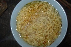 Mỳ tôm chiên sấy trăm độ vẫn có đỉa?