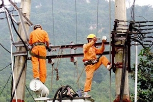 Chê việc, công nhân thuê người 'thế mạng'