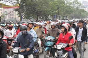 UBND xã thu phí đường bộ với xe máy: Trông chờ ý thức người dân