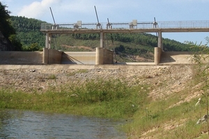 Khô hạn giữa mùa mưa lũ