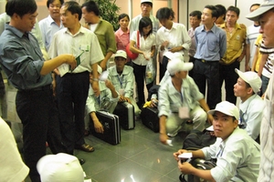 Buôn bán người qua XKLĐ: Đề xuất bổ sung chế tài để xử lý