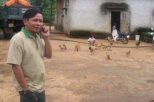 Người đàn ông chuyên lượm xác người tai nạn, nuôi người điên