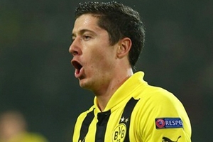 M.U muốn mua Lewandowski: Vẽ rắn thêm chân?