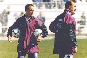 Benitez cần Vicente Del Bosque làm… trợ lý?