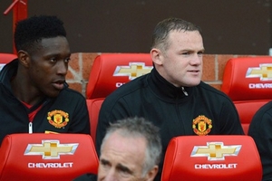 Hàng công M.U: Welbeck phải biết chờ đợi như Chicharito