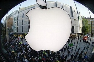 Giá cổ phiếu Apple giảm 6% do "xả hàng"