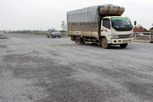 Chủ đầu tư xin lỗi vì đường lún nứt