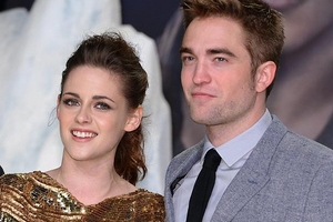 Kristen mang bầu với “ma cà rồng” Pattinson?