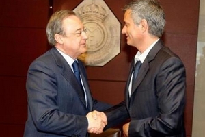 Ai đứng đằng sau chiến dịch tuyên truyền chống Mourinho?