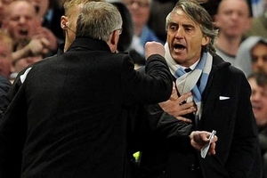 Phản pháo Fergie, Mancio chê Man Utd ăn vạ