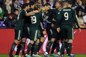 Ozil lập cú đúp, Real ngược dòng đánh bại Valladolid