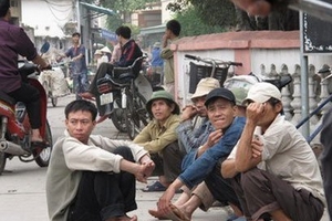 Lao động tự do nhịn ăn lo tết