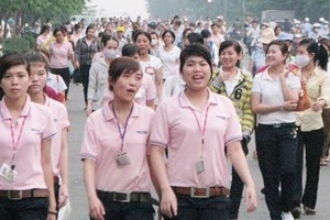 Giày da, điện tử thưởng cao nhất hai tháng lương