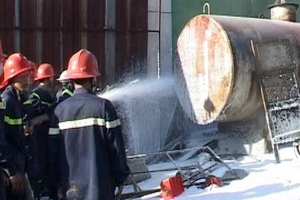 Nổ bồn chứa, cháy lớn tại cây xăng