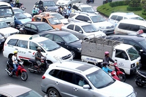 Phạt nặng chủ ô tô, xe máy không nộp phí đường bộ