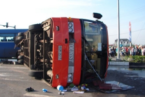 Bình Dương: Tai nạn kinh hoàng, 24 người thương vong