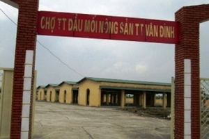 Ép dân vào chợ chịu giá thuê “cắt cổ”?