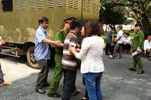 Bênh vợ, ra tay chém đứt cổ người anh cọc chèo.