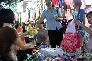 Chợ đêm... tình thế