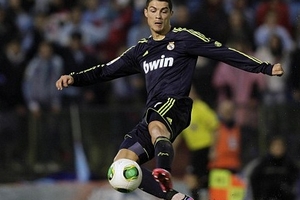 Ronaldo dọa rời Real nếu không được đối xử như Messi