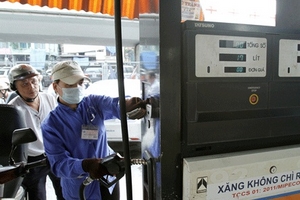 Giá xăng dầu: Thế giới tăng 3%, trong nước tăng 11%