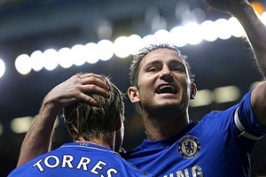 Ra sân và ghi bàn, Lampard đi vào lịch sử Chelsea