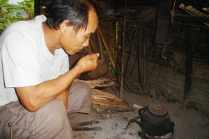 Kỳ Nhân Đất Mường: Chữa bệnh không cần nhìn… bệnh nhân