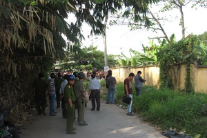 Xác người bị chặt khúc trong bao tải ven đường