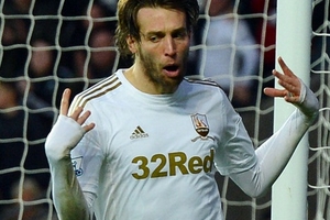 Ghi bàn vào lưới M.U, Michu được “thưởng lớn”