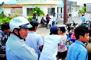 Công nhân đòi lấy tài sản công ty trừ nợ lương