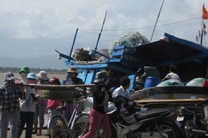 Ngư dân “thủ đô cá ngừ đại dương” vươn khơi “săn” tết