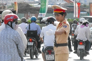"Không có chuyện nhìn nữ CSGT mà xảy ra tai nạn"