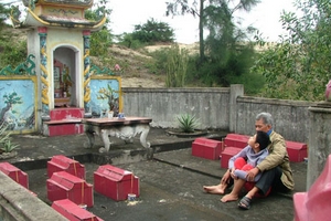 Chuyện đời cay đắng của người mẹ 12 lần chôn con sau 15 lần sinh