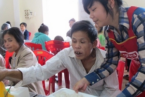 Ấm bụng nơi cửa viện