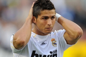 Real Madrid có thể giúp Ronaldo vượt Messi về khoản... lương bổng