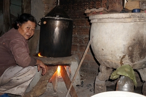 Lúng túng quản lý rượu quê