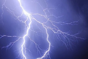 Kì lạ làng bị “nướng” dưới “búa thiên lôi”