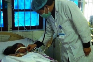 Sưởi bằng than, 2 người nhập viện do ngộ độc