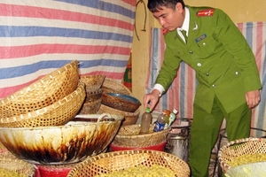 Mứt sen nhuộm phẩm màu công nghiệp