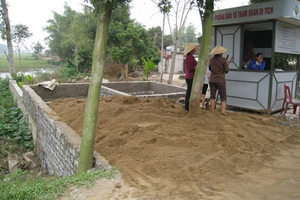 Dân xây nhà lấn chiếm thành nhà Hồ