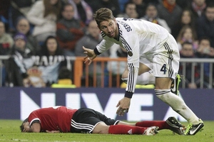 Sergio Ramos bị treo giò 5 trận, Real khủng hoảng hàng thủ