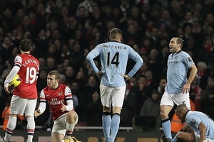 Thắng trận, Mancini vẫn to tiếng "mắng" trọng tài