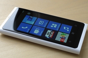 Nokia Lumia đời cũ giảm giá không phanh tại VN