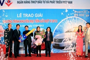 BIDV trao thưởng xe ôtô Toyota Camry