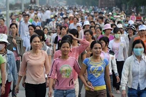 Hỗ trợ lao động bị nợ lương: Loay hoay và bế tắc