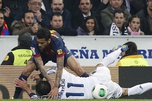 Ngạc nhiên chưa: Barca phạm 5 lỗi, nhận 3 thẻ vàng!