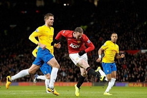 Sir Alex thừa nhận M.U thắng may, Rooney chạm cột mốc lịch sử