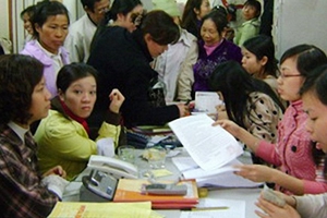 Người giúp việc ngã giá