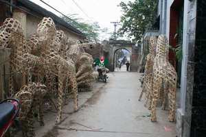 Kinh tế khó khăn, vàng mã càng sôi động