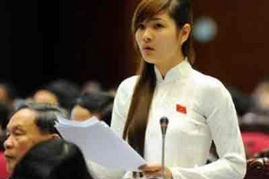 'Bóng hồng nghị trường' xinh đẹp kể chuyện bị 'soi'